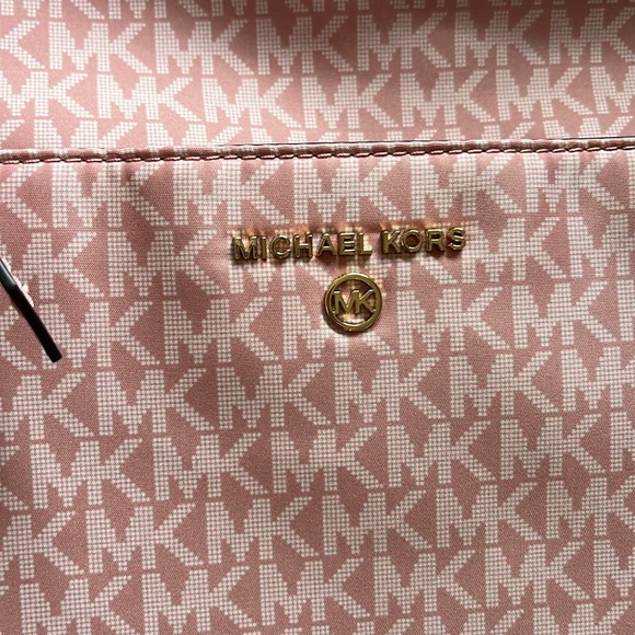 Pink Michael Kors lg backpack 🌸 - Picture 3 of 7